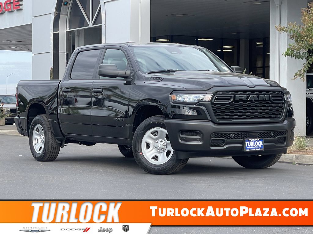 Diamond Black Crystal Pearlcoat 2026 RAM 1500 Pickup Truck Four-Wheel Drive 8-Speed Automatic