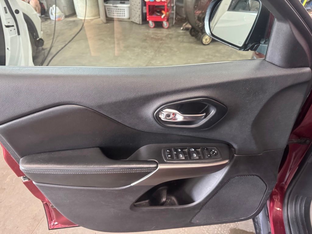 Used 2019 Jeep Cherokee SUV