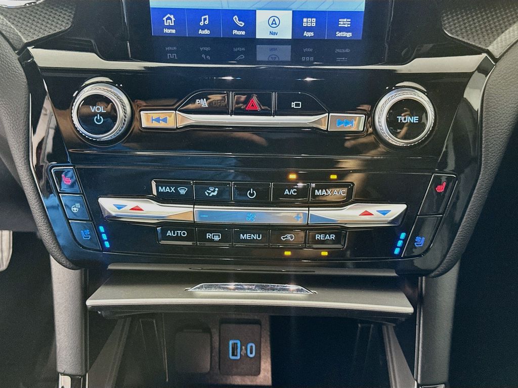 Thumbnail: 2022 Ford Explorer - 16