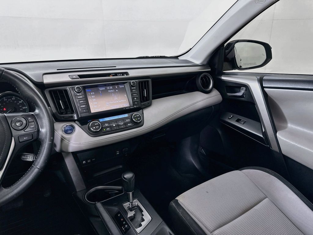 Thumbnail: 2017 Toyota RAV4 - 23