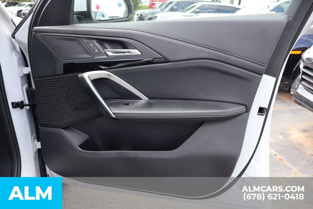 Used 2025 White BMW xDrive28i image 31