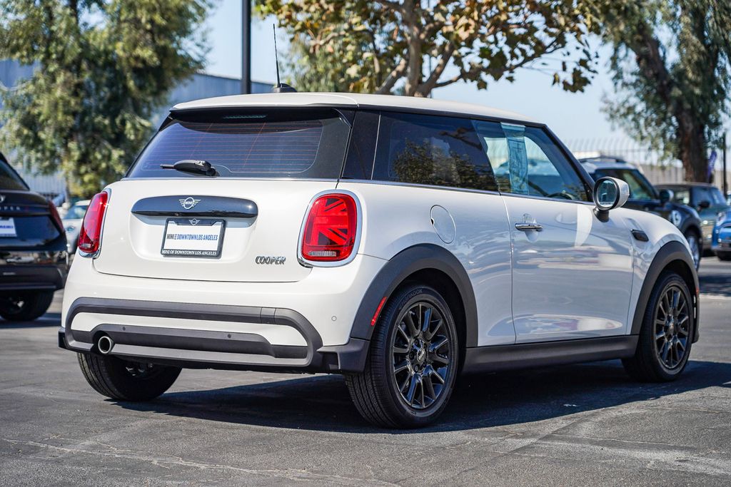 2023 MINI Cooper Signature 8