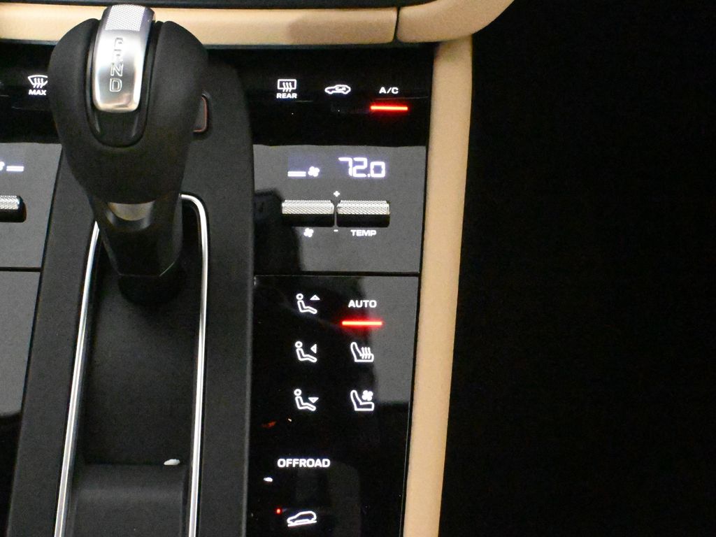 Thumbnail: 2025 Porsche Macan - 29