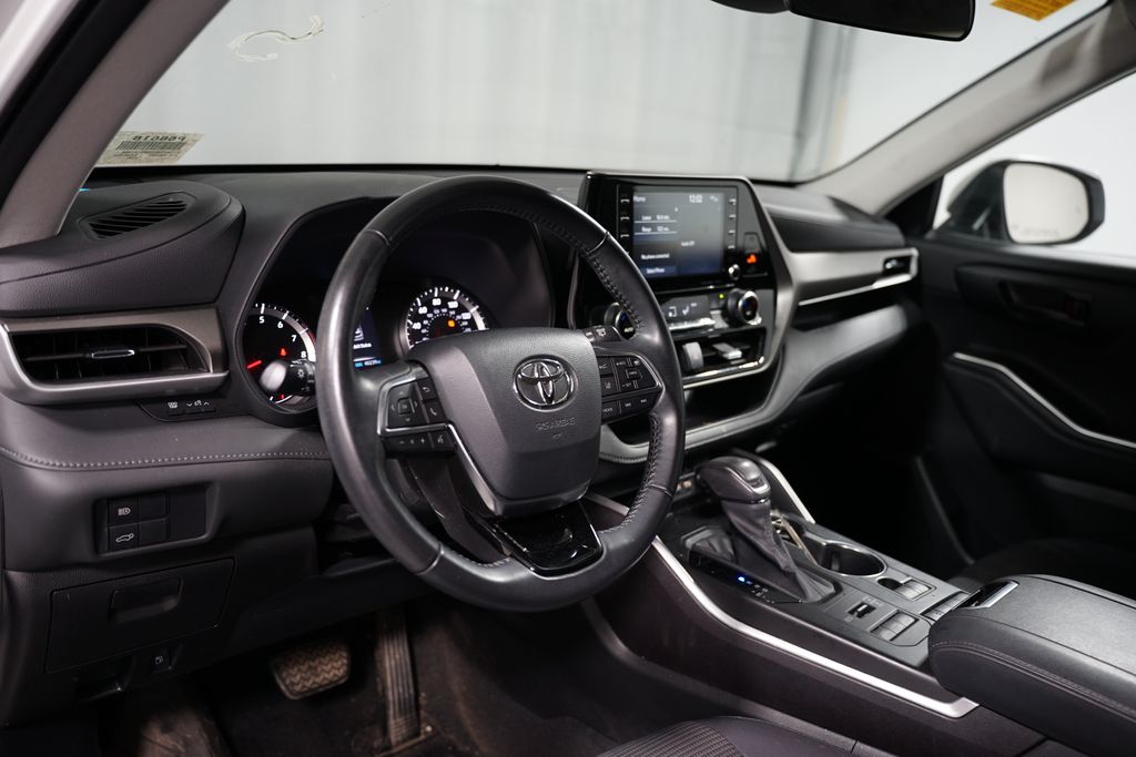 2021 Toyota Highlander LE 7