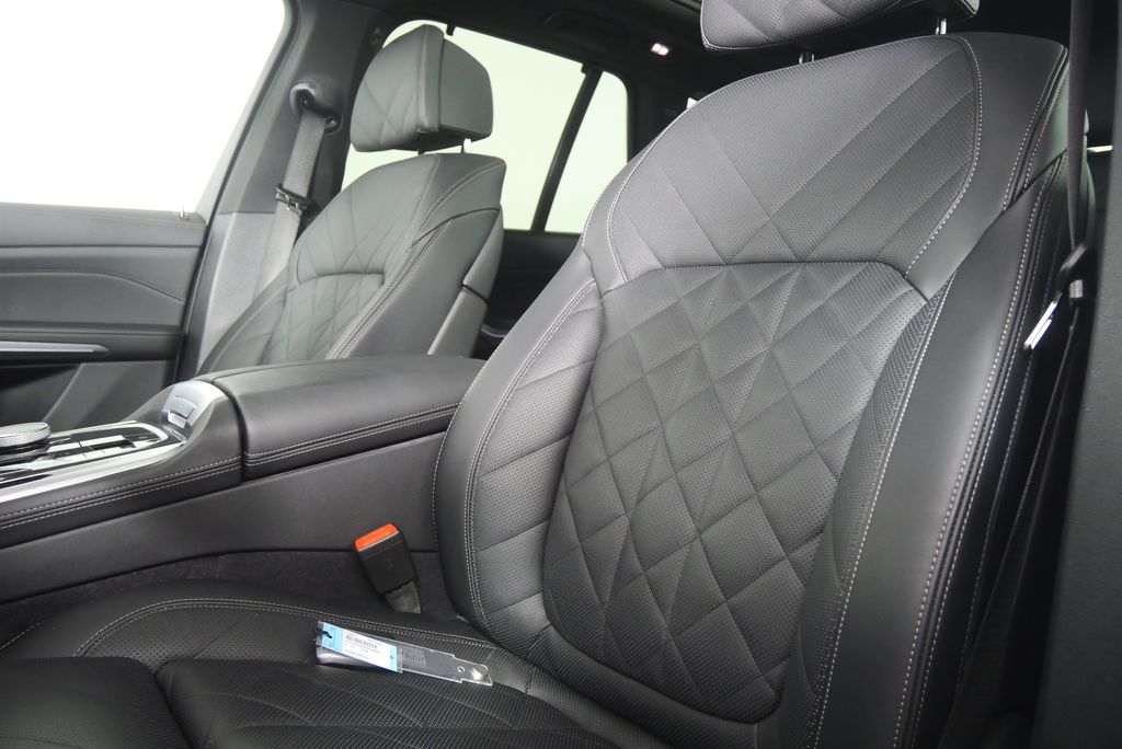 Thumbnail: 2025 BMW X5 - 11