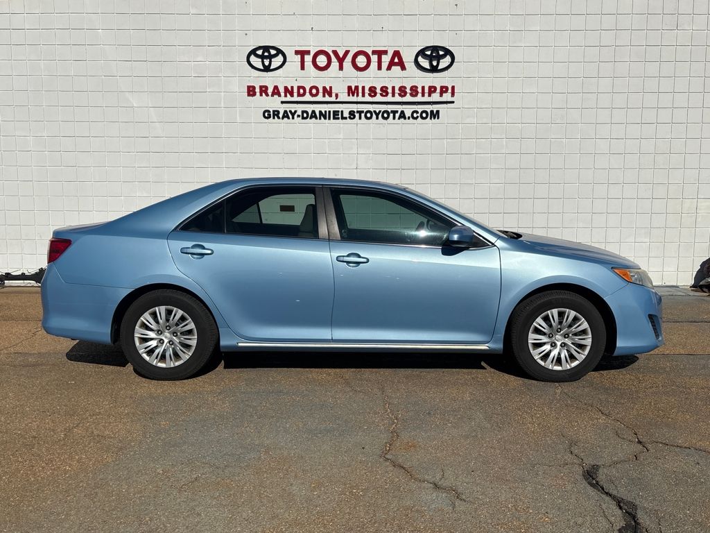 2012 Toyota Camry LE's photo