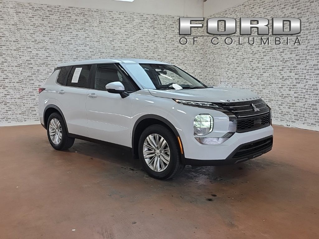 White Diamond 2023 Mitsubishi Outlander SUV / Crossover Front-Wheel Drive Continuously Variable Transmission