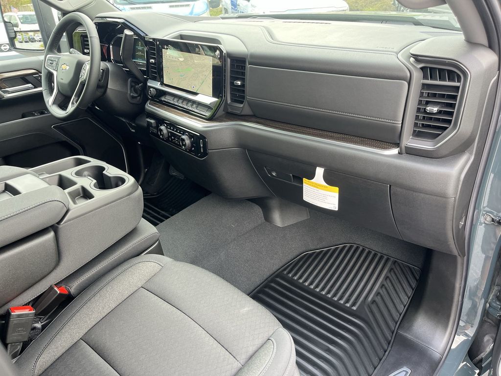 2025 Chevrolet Silverado 2500HD LT photo