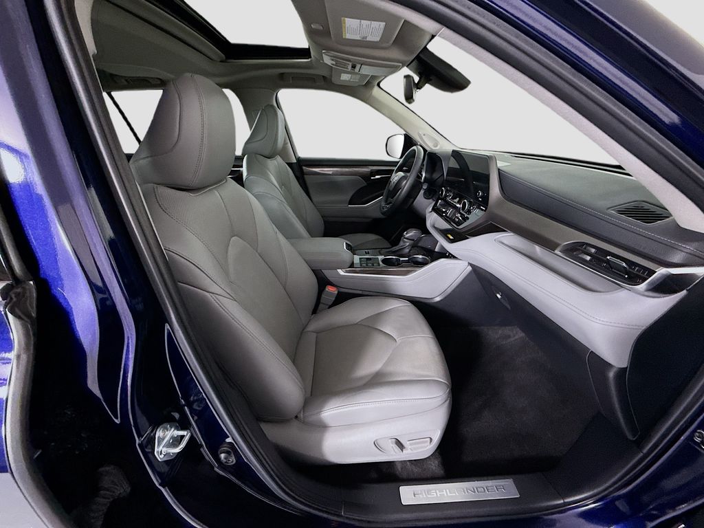 Thumbnail: 2024 Toyota Highlander - 20