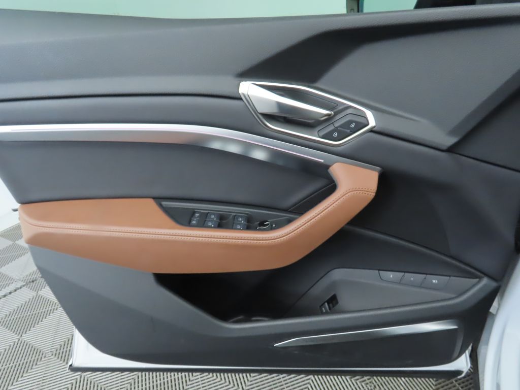 2023 Audi e-tron Premium 27