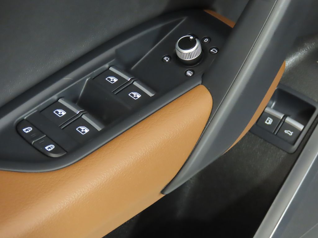 Thumbnail: 2022 Audi Q5 - 30