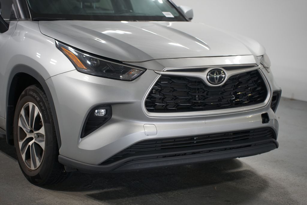 Thumbnail: 2023 Toyota Highlander - 4