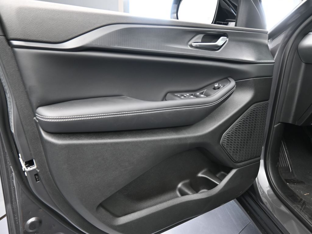 New 2025 Baltic Gray Metallic Clearcoat Jeep Altitude X image 16