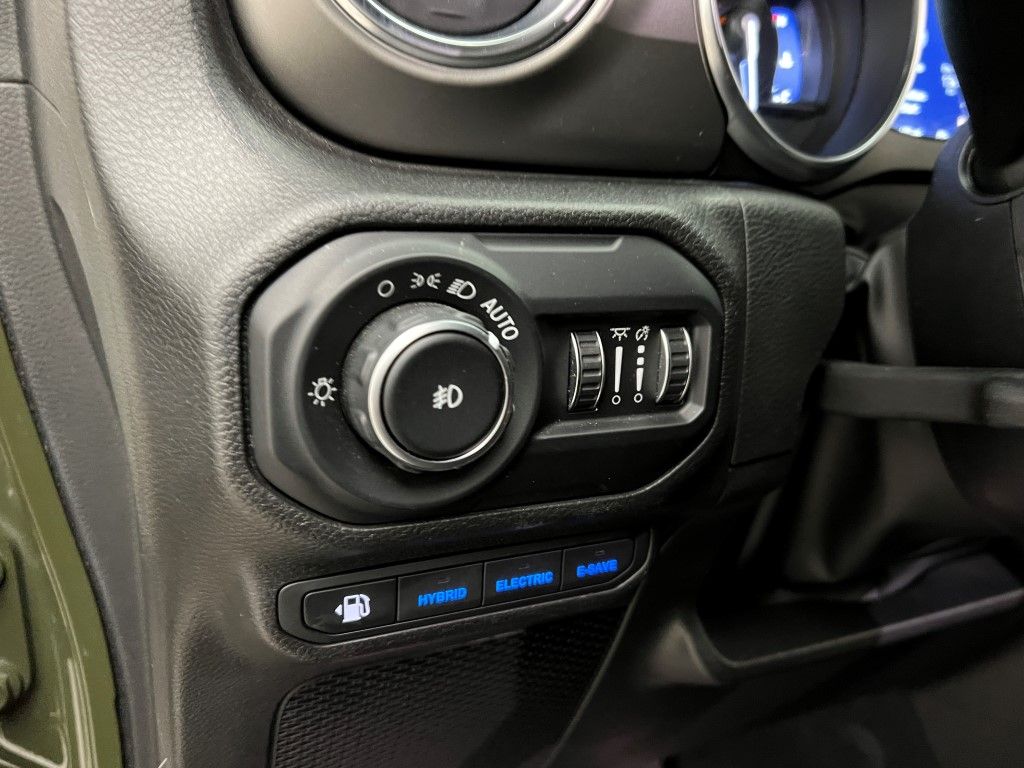 Thumbnail: 2022 Jeep Wrangler - 31