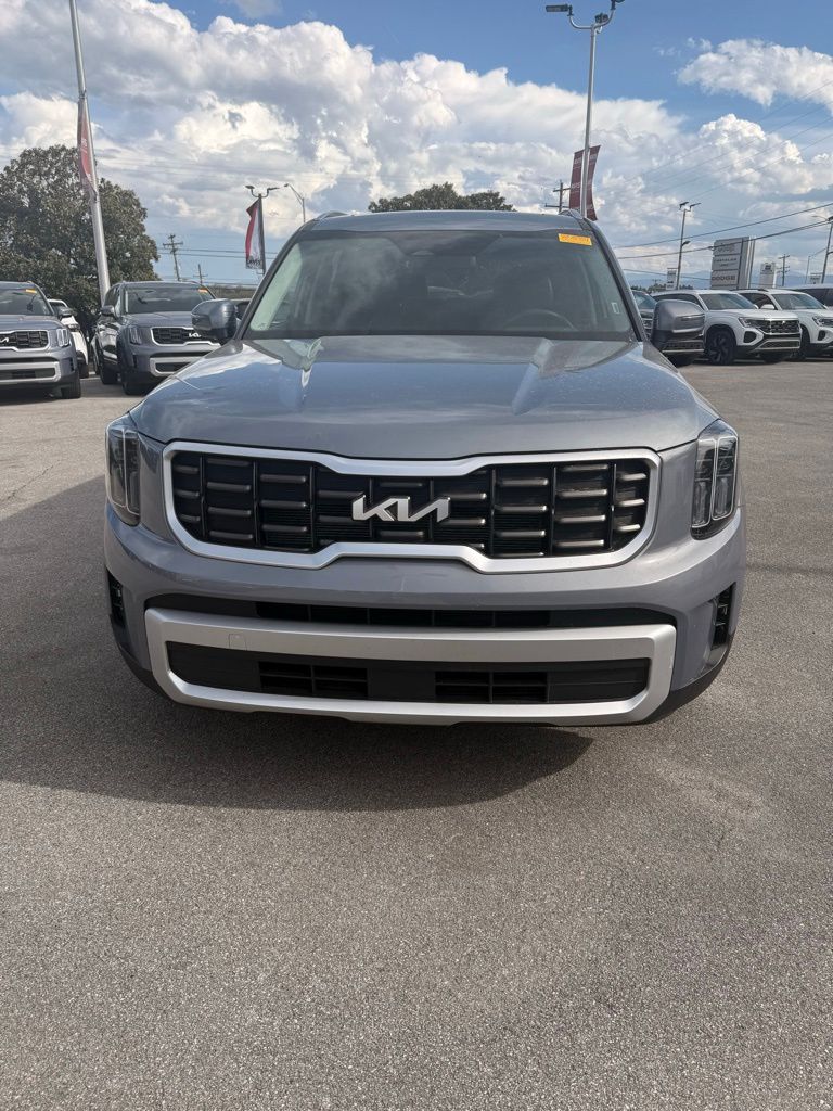 Everlasting Silver 2025 Kia Telluride S FWD SUV / Crossover Front-Wheel Drive 8-Speed Automatic