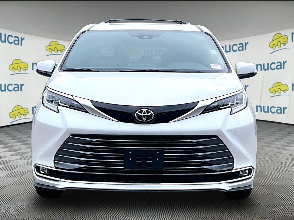 2026 Toyota Sienna — photo 3