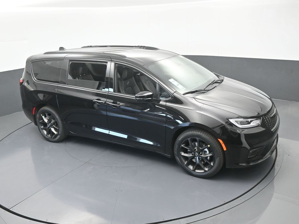 New 2026 Diamond Black Crystal Pearlcoat Chrysler Select image 53