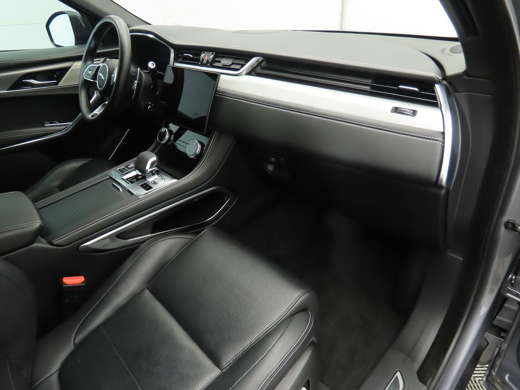 Thumbnail: 2021 Jaguar F-Pace - 15