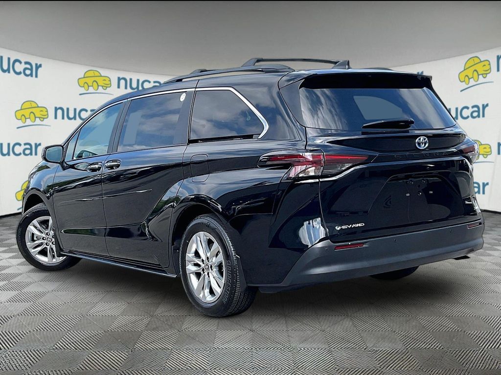 2025 Toyota Sienna — photo 4