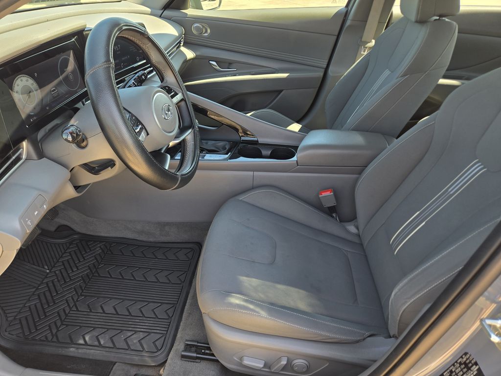 2022 Hyundai Elantra SEL - 10