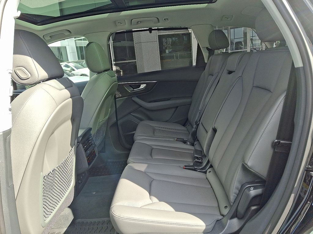 Thumbnail: 2025 Audi Q7 - 7