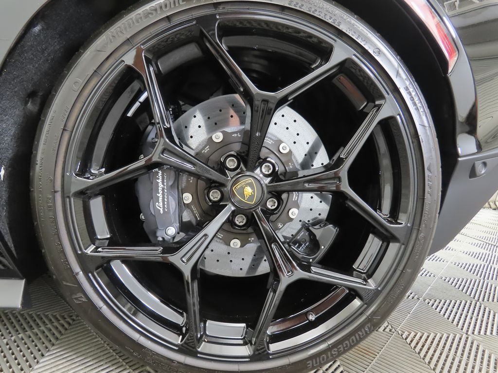 2024 Lamborghini   28