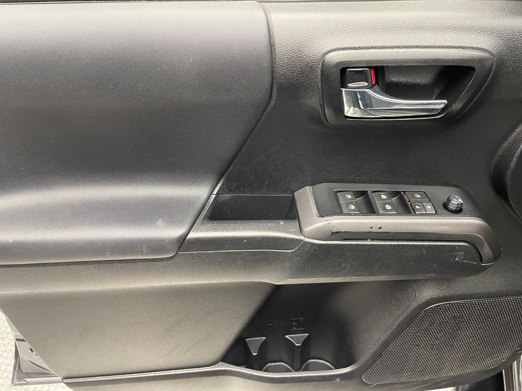 2021 Toyota Tacoma TRD Sport 9