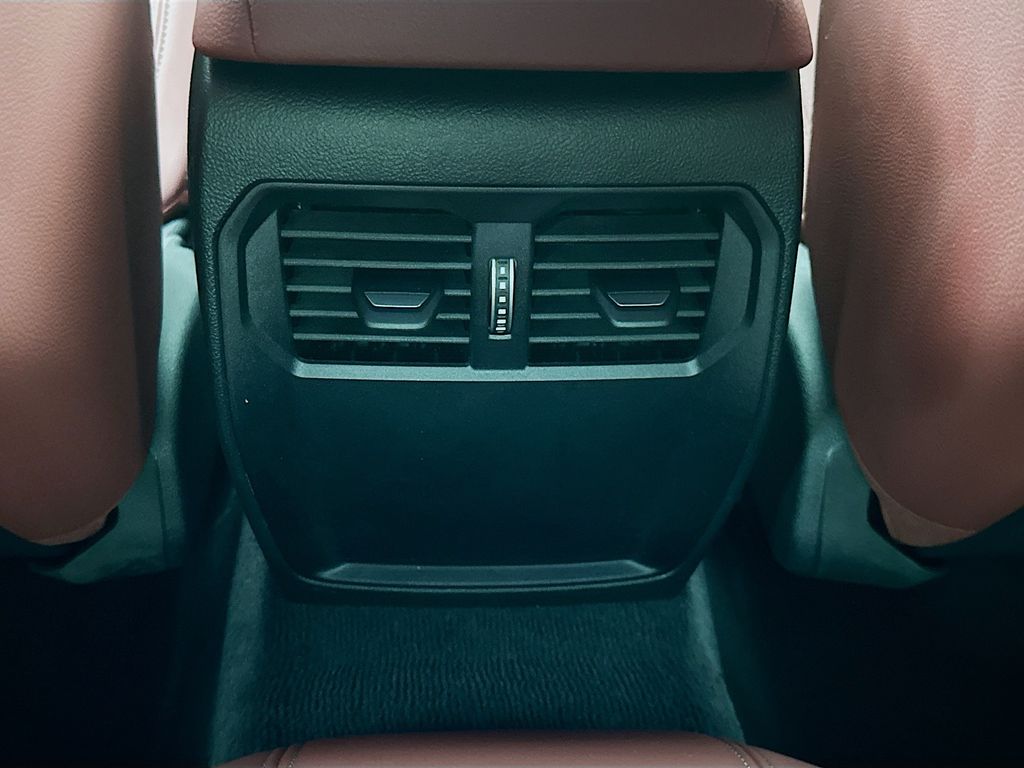 Thumbnail: 2025 BMW 4 Series - 25