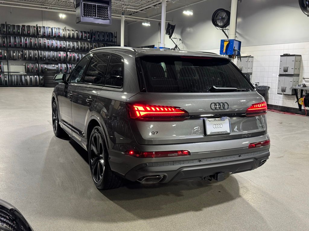Thumbnail: 2026 Audi Q7 - 4