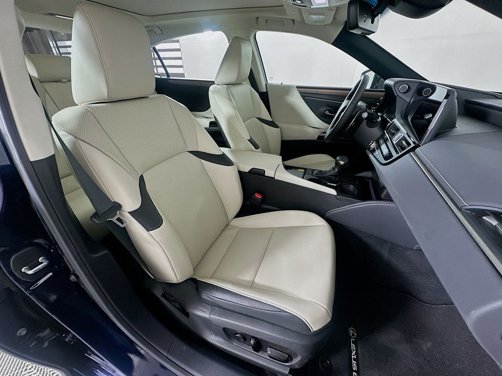 2025 Lexus ES 350 29