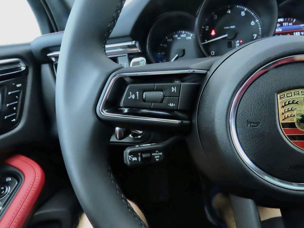 Thumbnail: 2025 Porsche Macan - 13