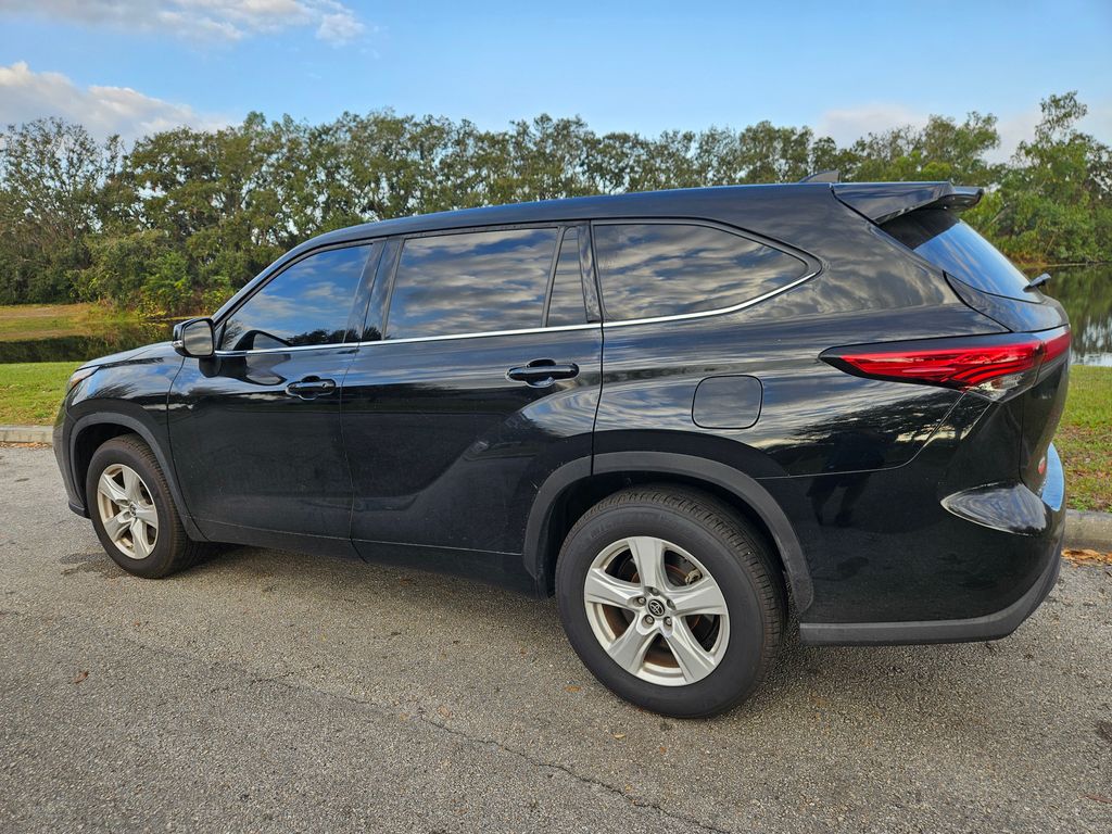 2022 Toyota Highlander LE 3