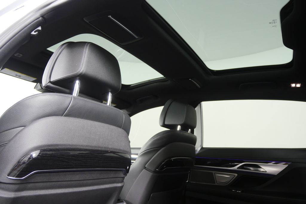 Thumbnail: 2019 BMW 7 Series - 14