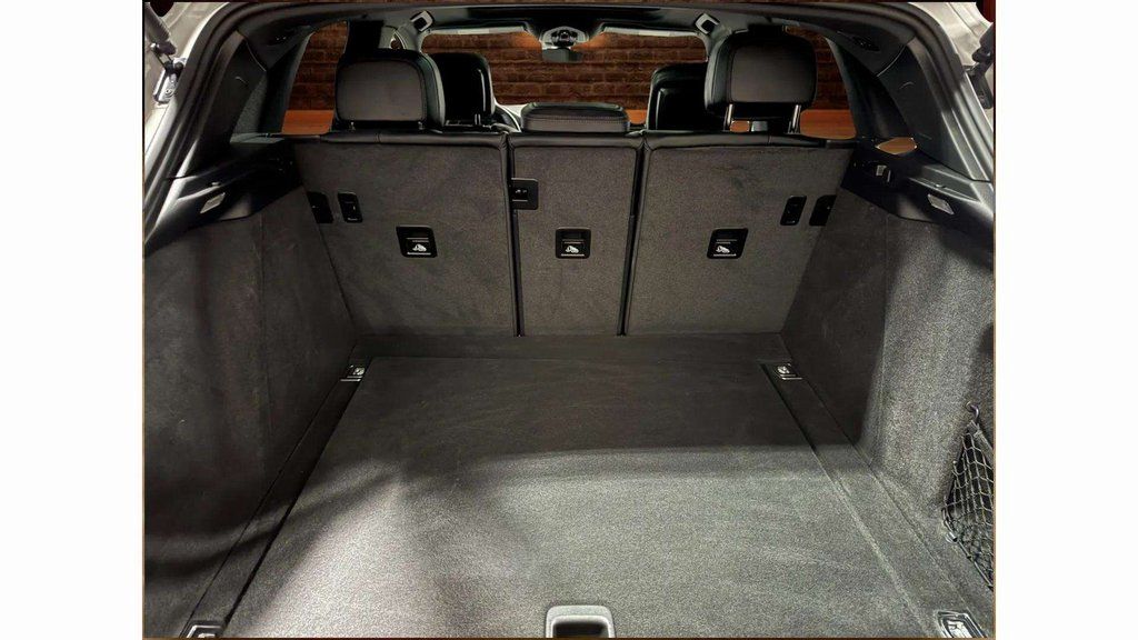 Used 2024 Chalk Porsche  image 27