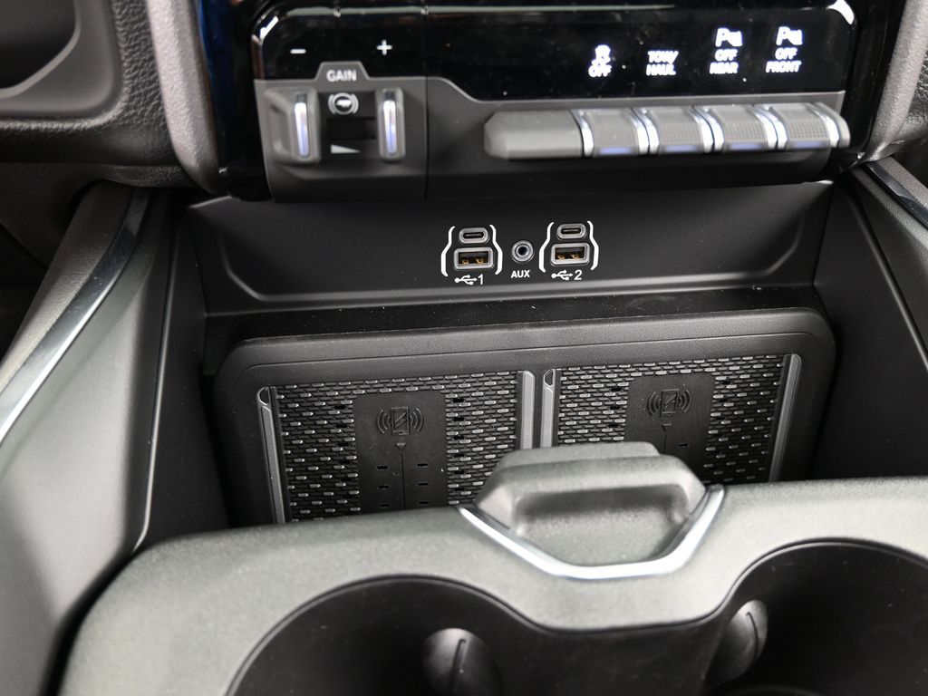 New 2026 Diamond Black Crystal Pearlcoat Ram Laramie image 22