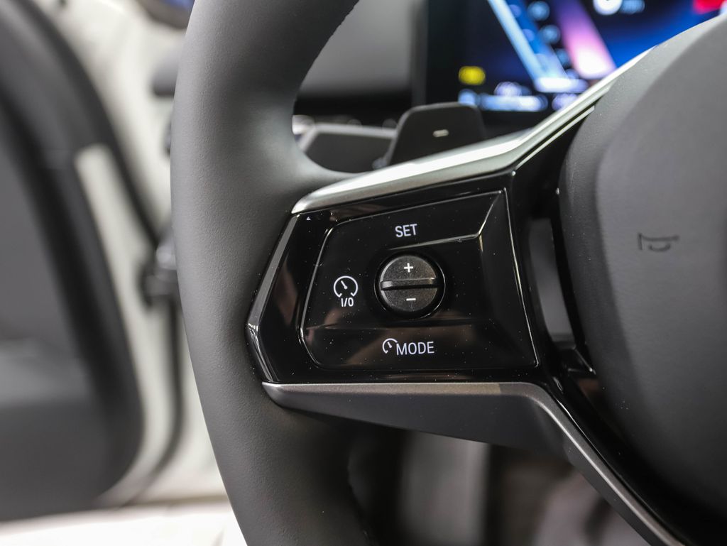 Thumbnail: 2025 BMW 5 Series - 12