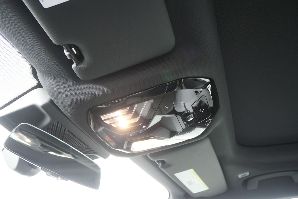 Thumbnail: 2026 BMW 5 Series - 21