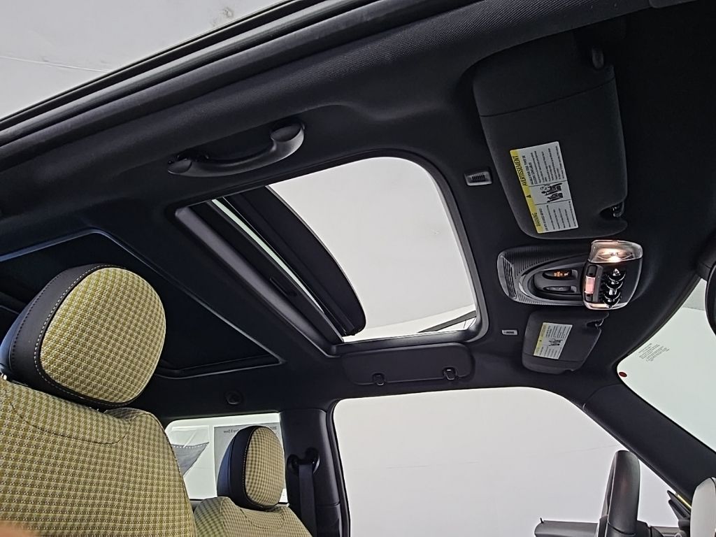 Thumbnail: 2023 MINI Cooper - 19