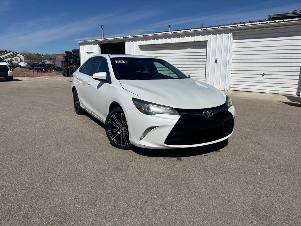 White (Blizzard Pearl) 2016 Toyota Camry SE Sedan Front-Wheel Drive 6-Speed Automatic
