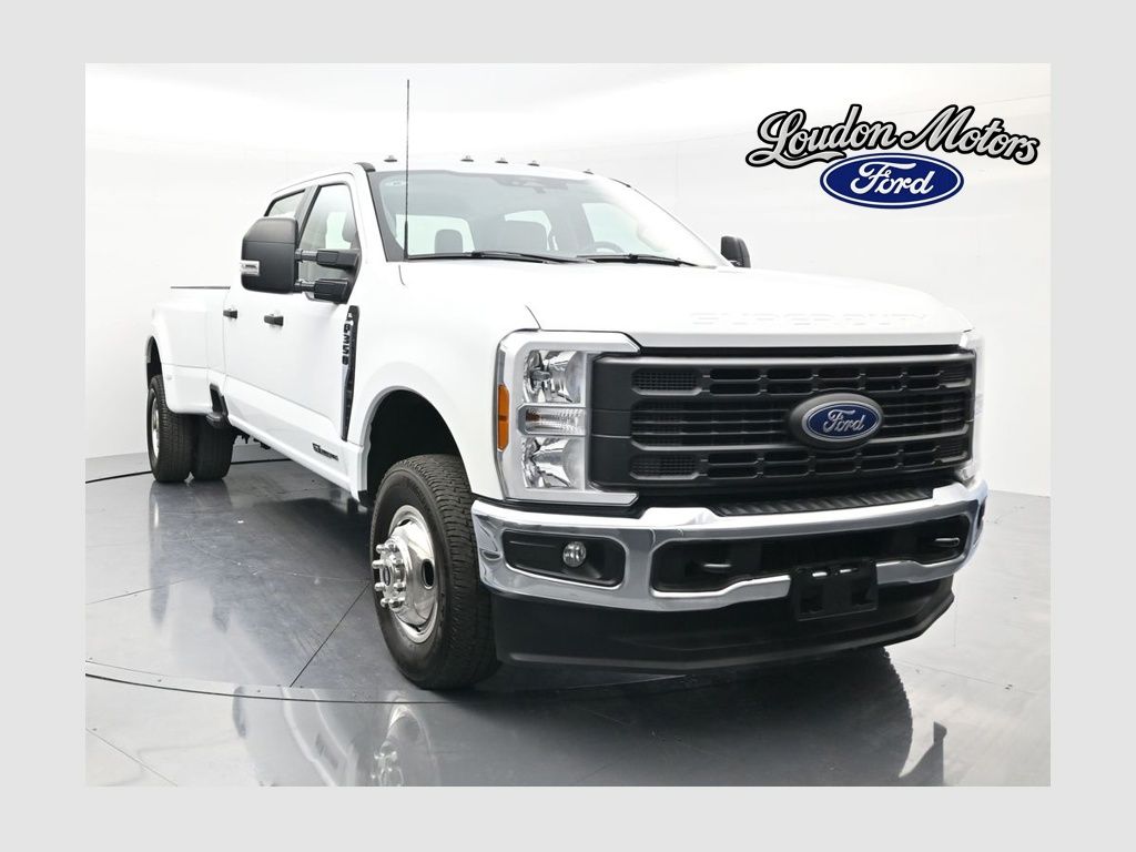 Oxford White 2024 Ford F-350 Super Duty Pickup Truck Four-Wheel Drive Automatic