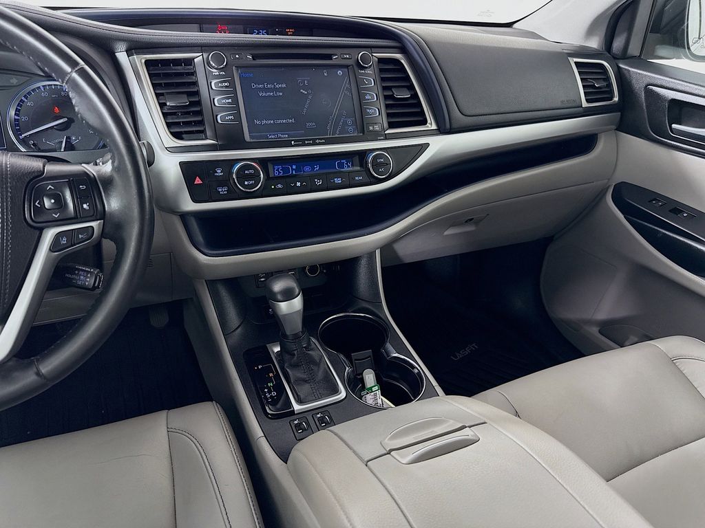 Thumbnail: 2019 Toyota Highlander - 23