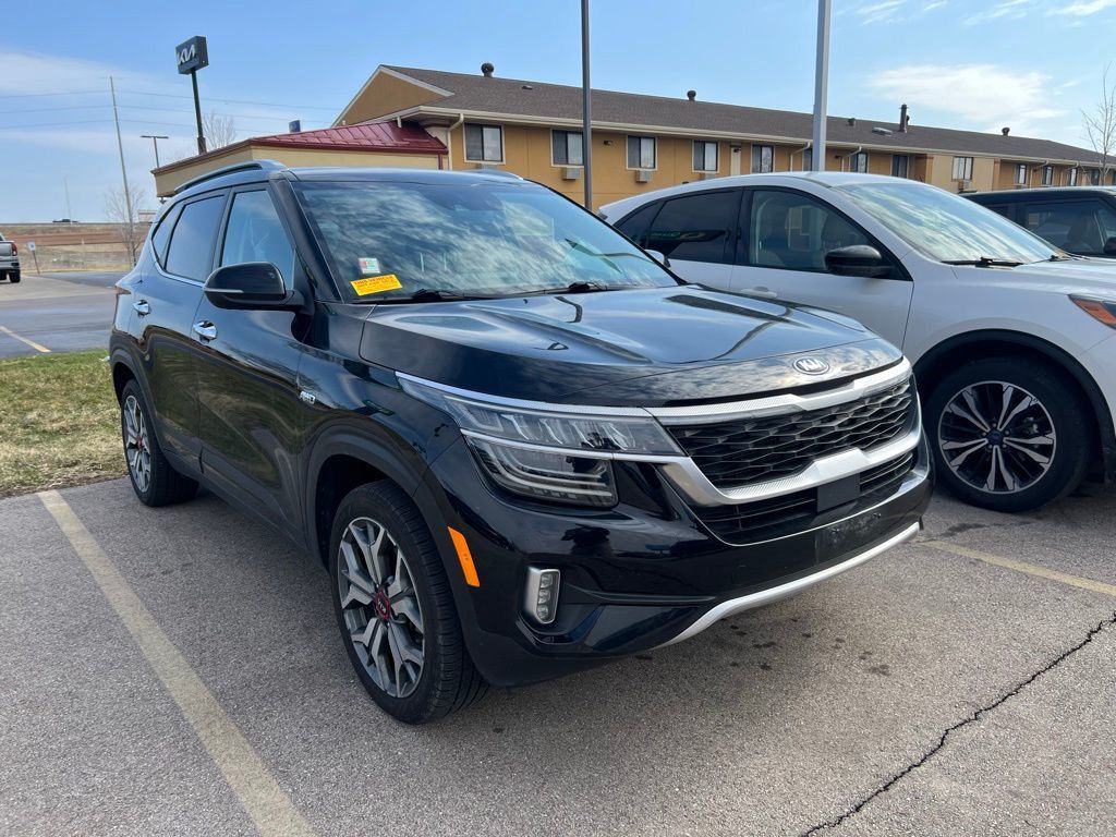 Cherry Black 2021 Kia Seltos SX Turbo AWD SUV / Crossover All-Wheel Drive 7-Speed Automatic