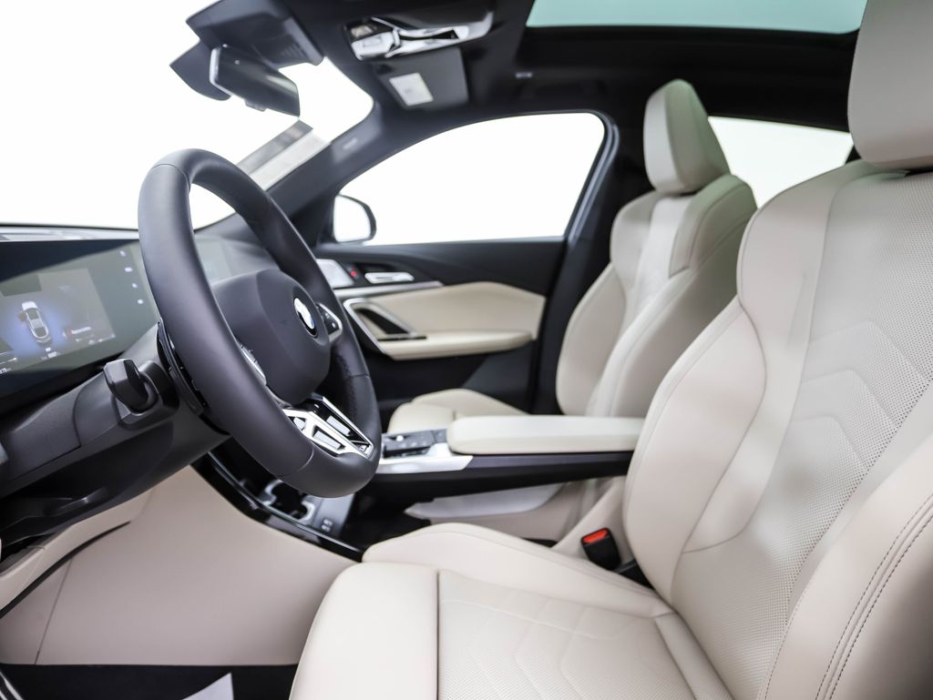 Thumbnail: 2025 BMW X2 - 11