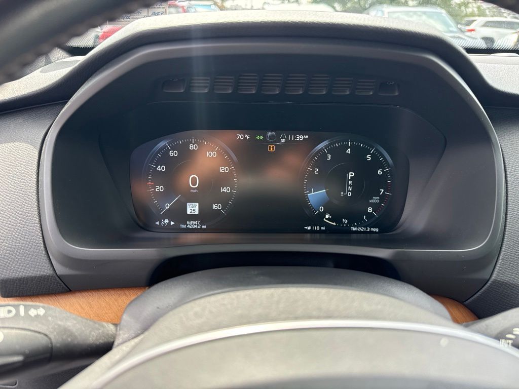 2021 Volvo XC90 T6 Momentum White at Subaru and VW of Moon Township