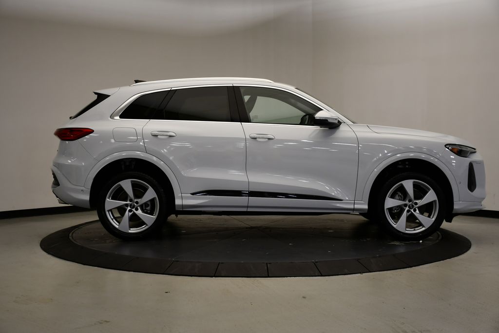 Thumbnail: 2025 Audi Q5 - 6