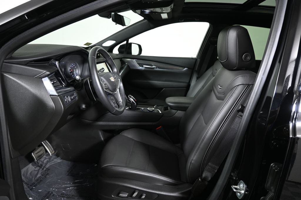 Thumbnail: 2024 Cadillac XT5 - 3