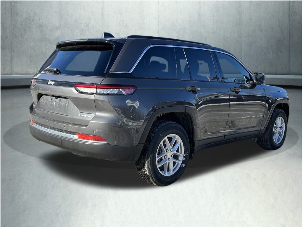 2025 Jeep Grand Cherokee Laredo photo 7