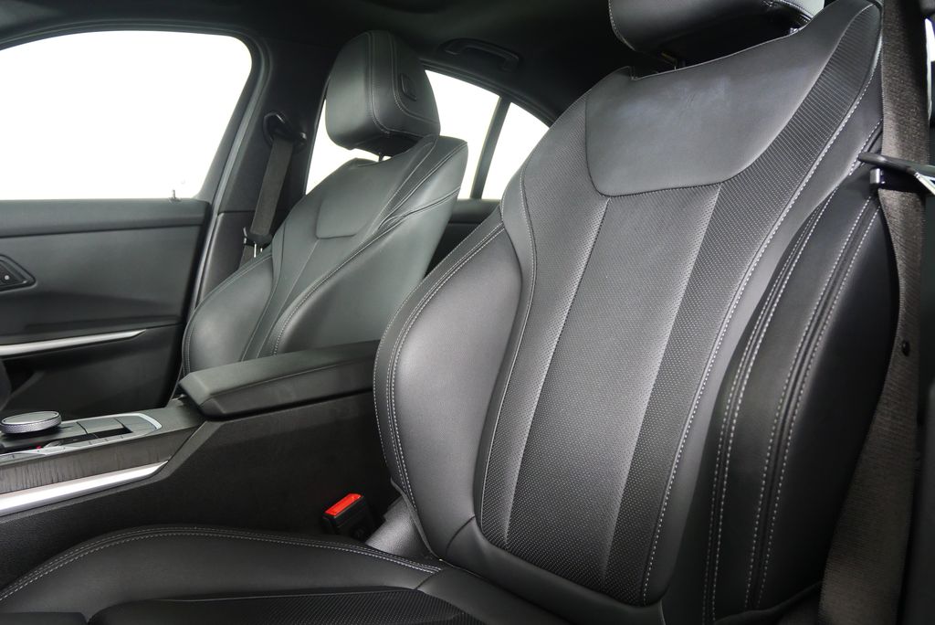 Thumbnail: 2024 BMW 3 Series - 11