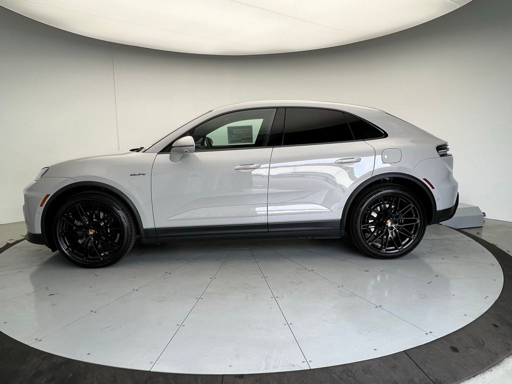 Thumbnail: 2026 Porsche Macan - 2
