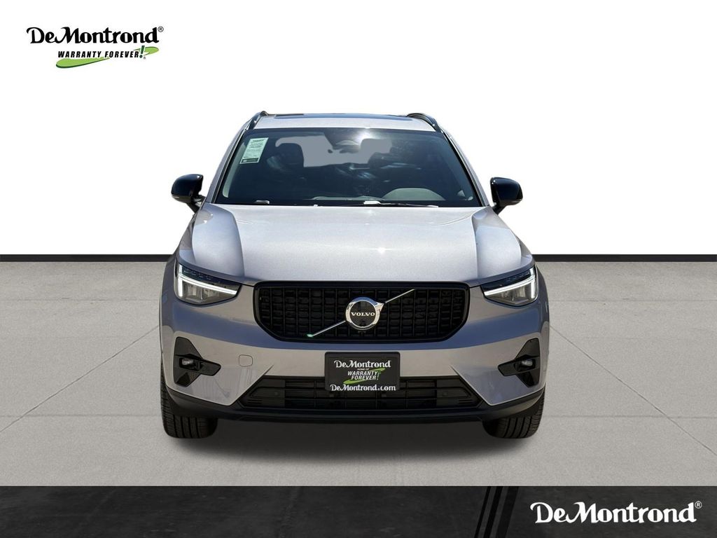 New 2026 Aurora Silver Volvo B5 Plus image 2